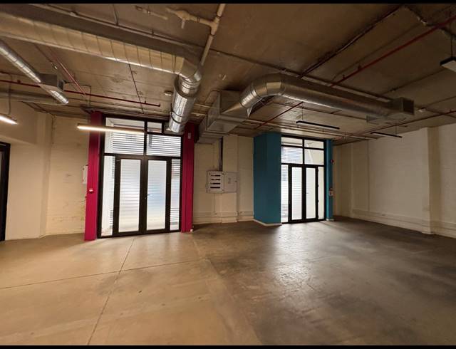 2,189M² OFFICE TO LET IN WOODSTOCK